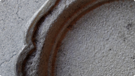 Close-up of a kohiki rim where the red clay bleeds through the white slip along the edge