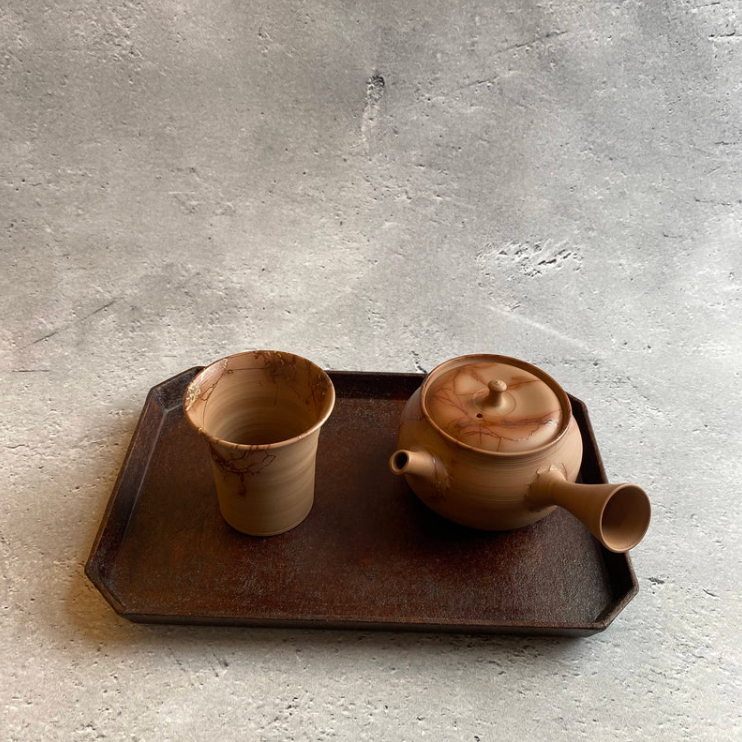 Seaweed pattern teacup - vermilion