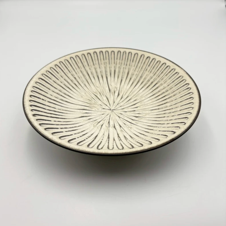 Hana Shinogi Plate, Medium, White