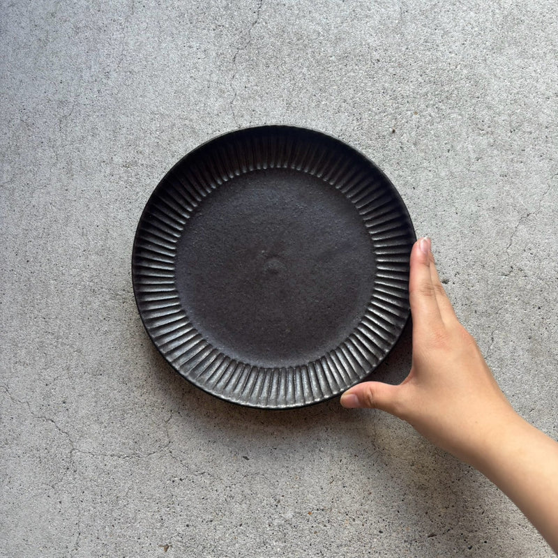 Black Matte Rim Shinogi Round Flat Plate, Large