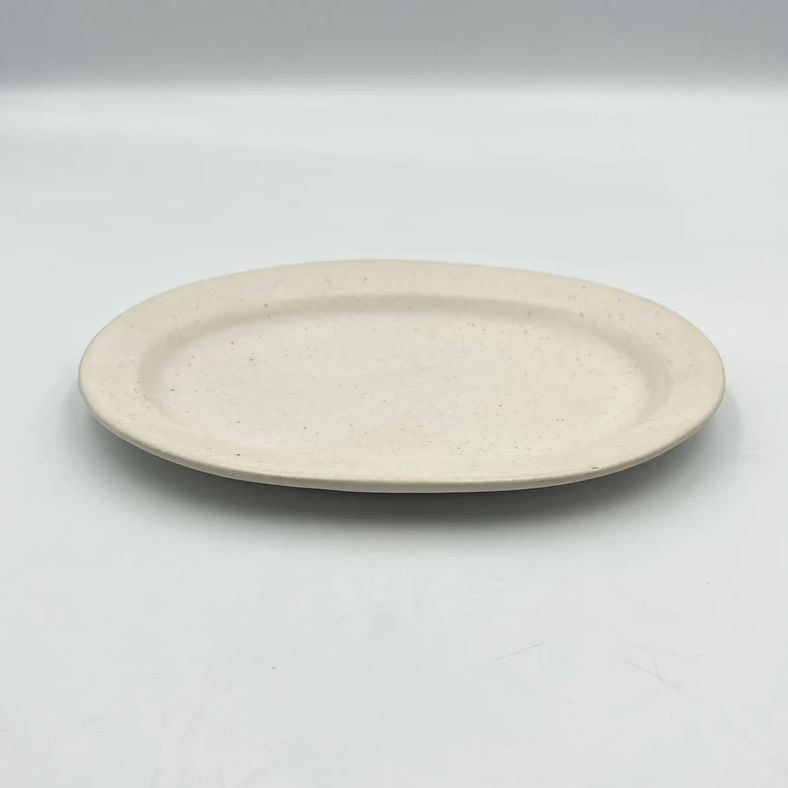 Oval Plate M, White No.1 — Okinawa. Handmade Okinawa ware from Japan.