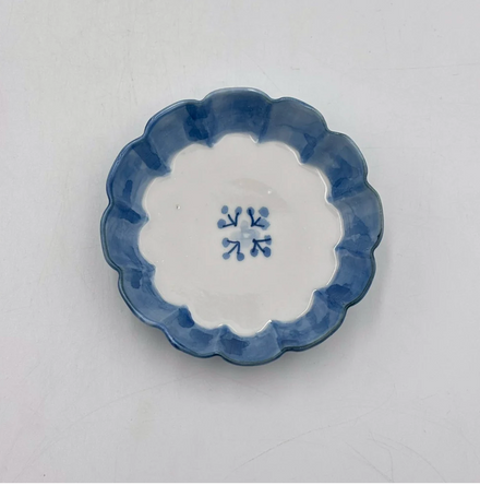 Blue and white small floral pattern fluted mini plate