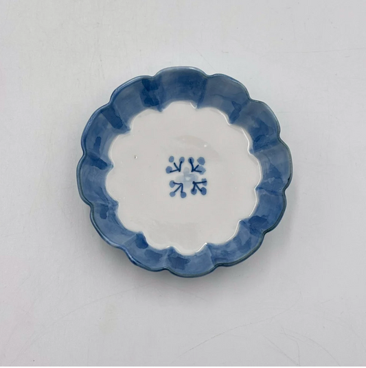 Blue and white small floral pattern fluted mini plate
