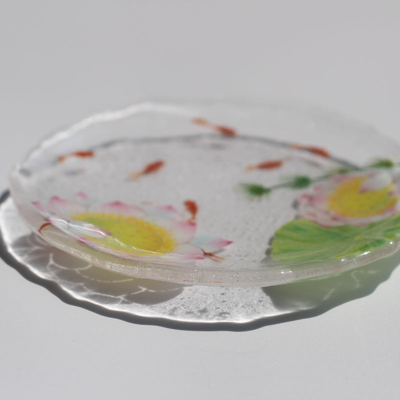 蓮金魚硝子丸皿 Lotus and Goldfish in Still Water