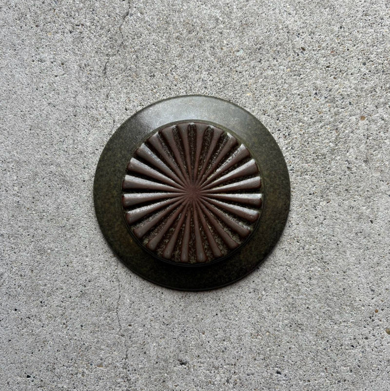 Hiromatsu Hirotaka Mountain Plate Round S olive