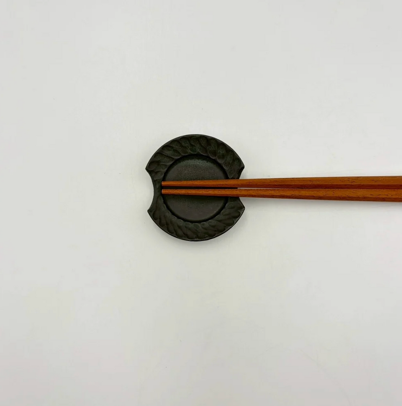 Shinogi chopstick rest, black