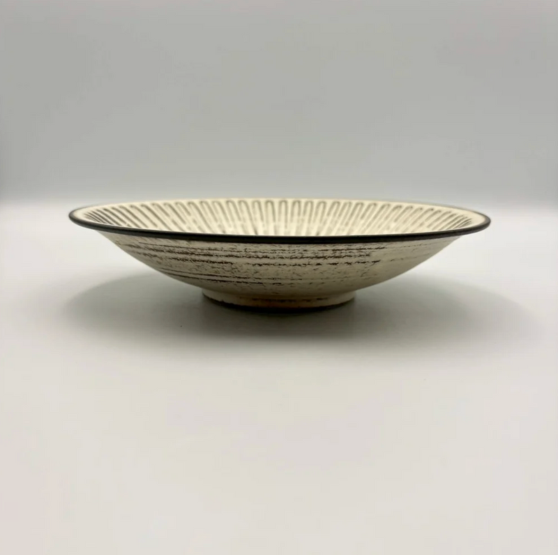 Hana Shinogi Plate, Medium, White