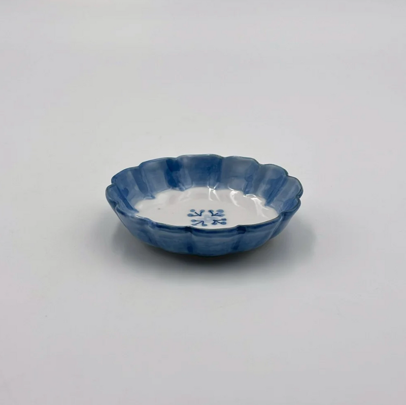 Blue and white small floral pattern fluted mini plate