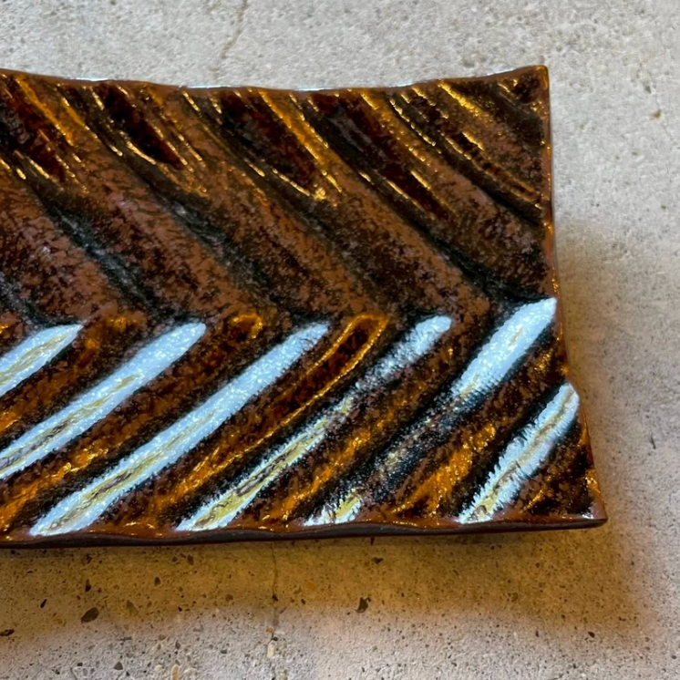 Ripple Confectionery Plate - Amber Glaze