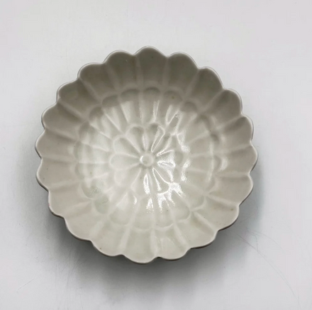 Gray-blue celadon Chrysanthemum 4-inch bowl