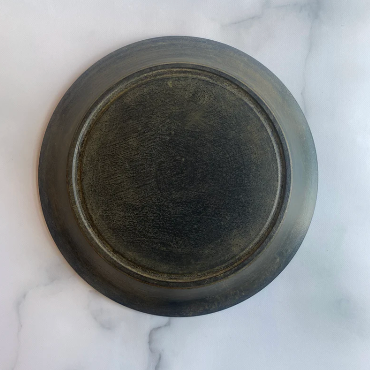 White lacquer 8 sun rimmed plate