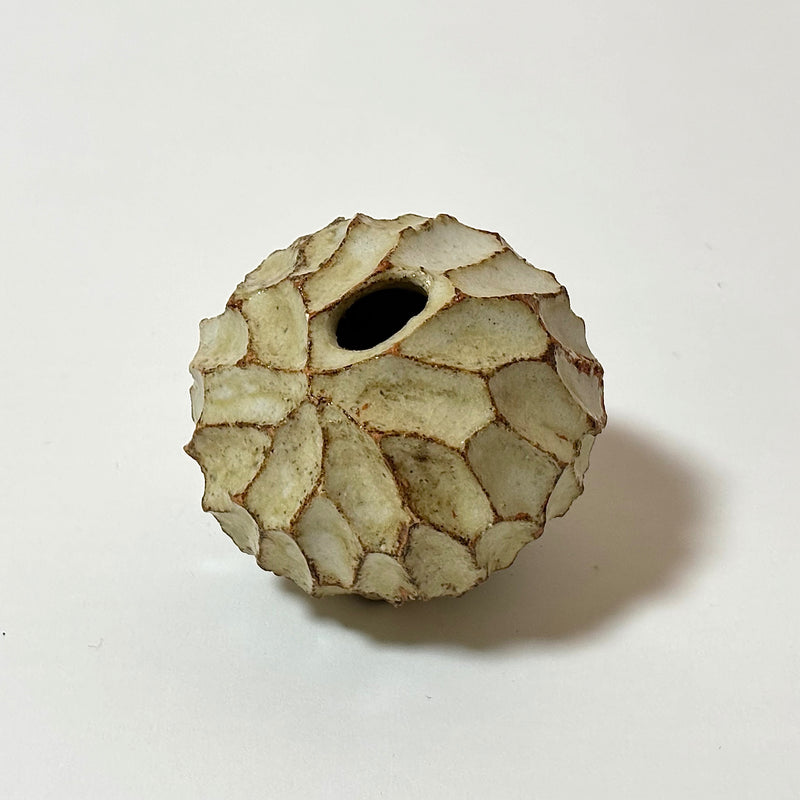 瀬戸の白い花器。日本の手しごと