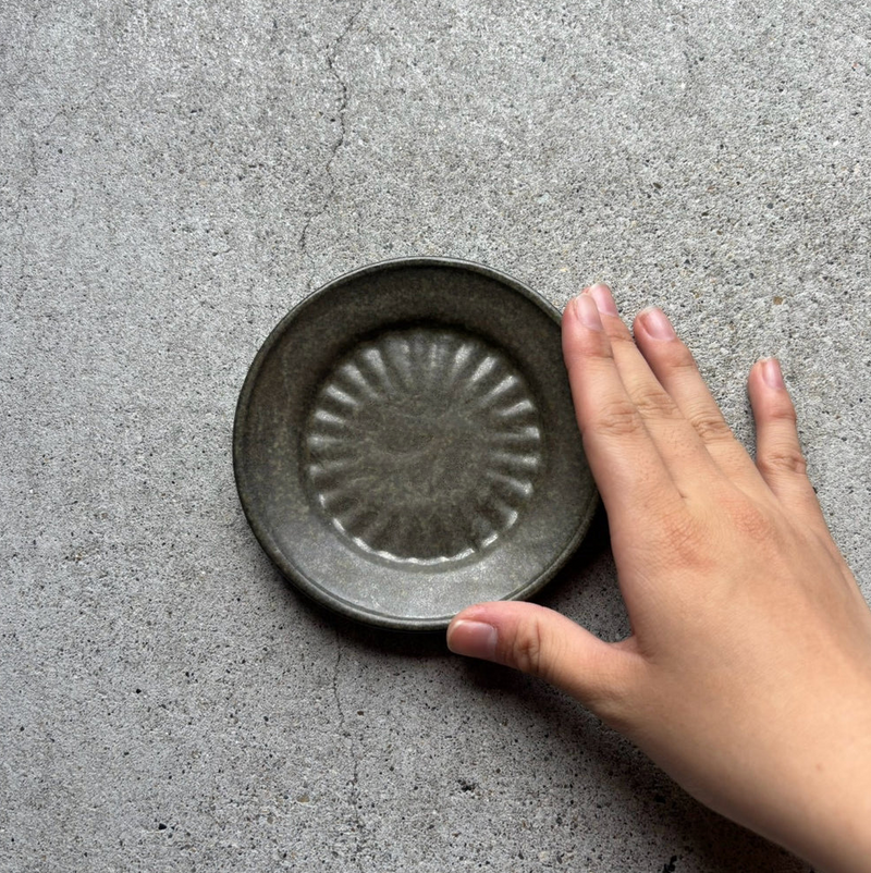 Hiromatsu Hirotaka Mountain Plate Round S olive