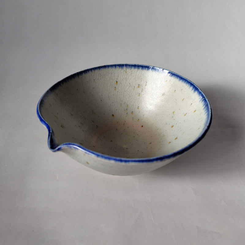灰釉片口鉢