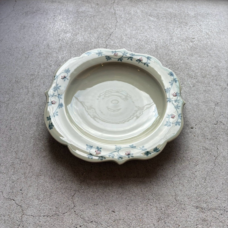 Nozberry 8-inch Rimmed Plate