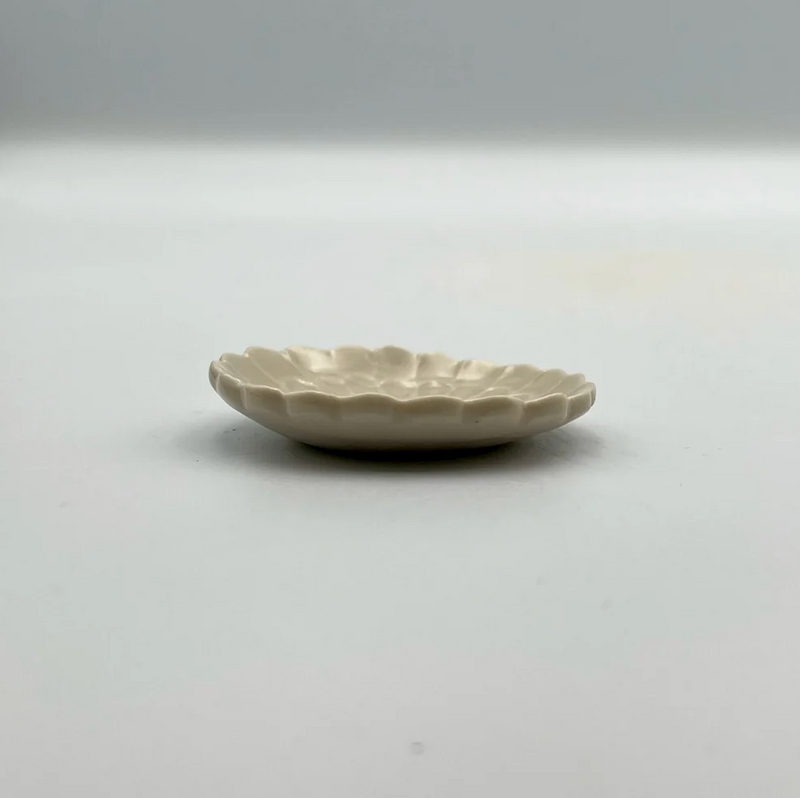 Ash Amber Glaze Chrysanthemum Mini Plate