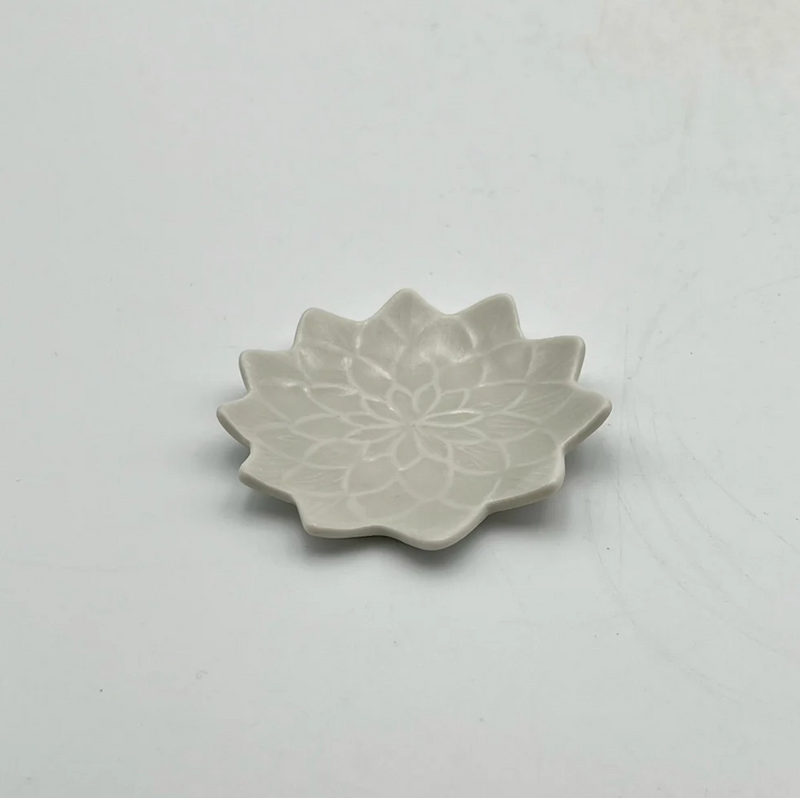 Ash-Blue Glaze Dahlia Bean Dish