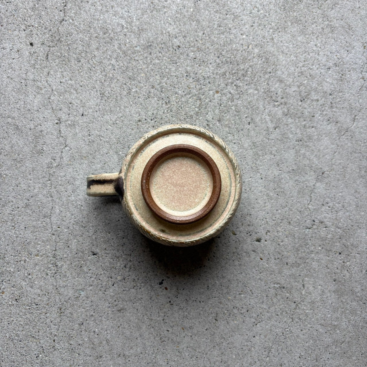 w-b/mug cup【5-1】｜川澄智一 笠間焼のマグカップ – Kyoto nokaze Global