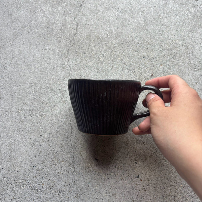 Black matte shinogi-patterned mug