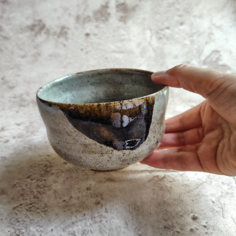 Oni-unofu-glazed indented tea bowl