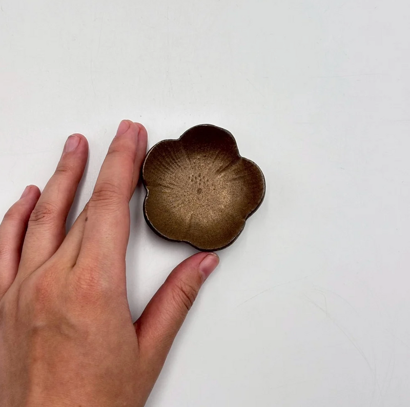 Bronze-glazed hibiscus bean plate