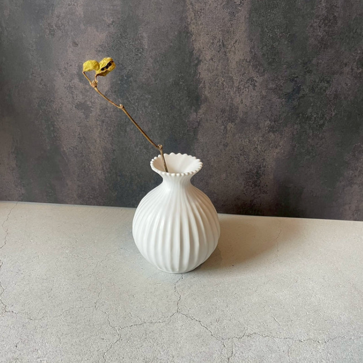 Vase D White