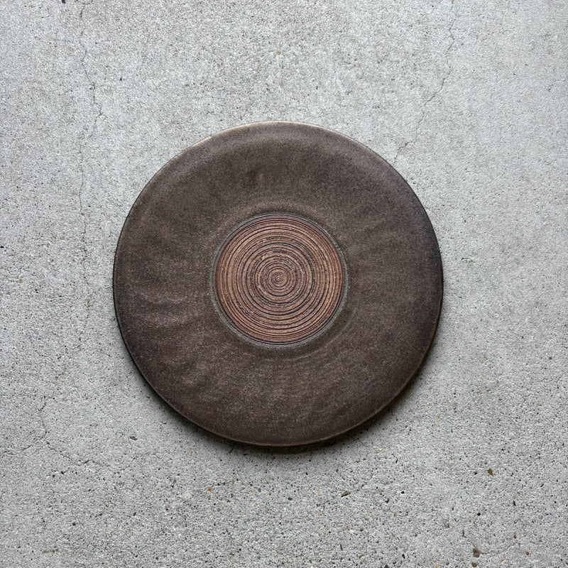 w/flat plate(8寸)【8-2】。笠間でつくられた手しごとの皿。