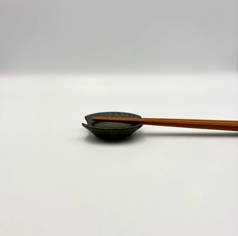 Shinogi chopstick rest, black