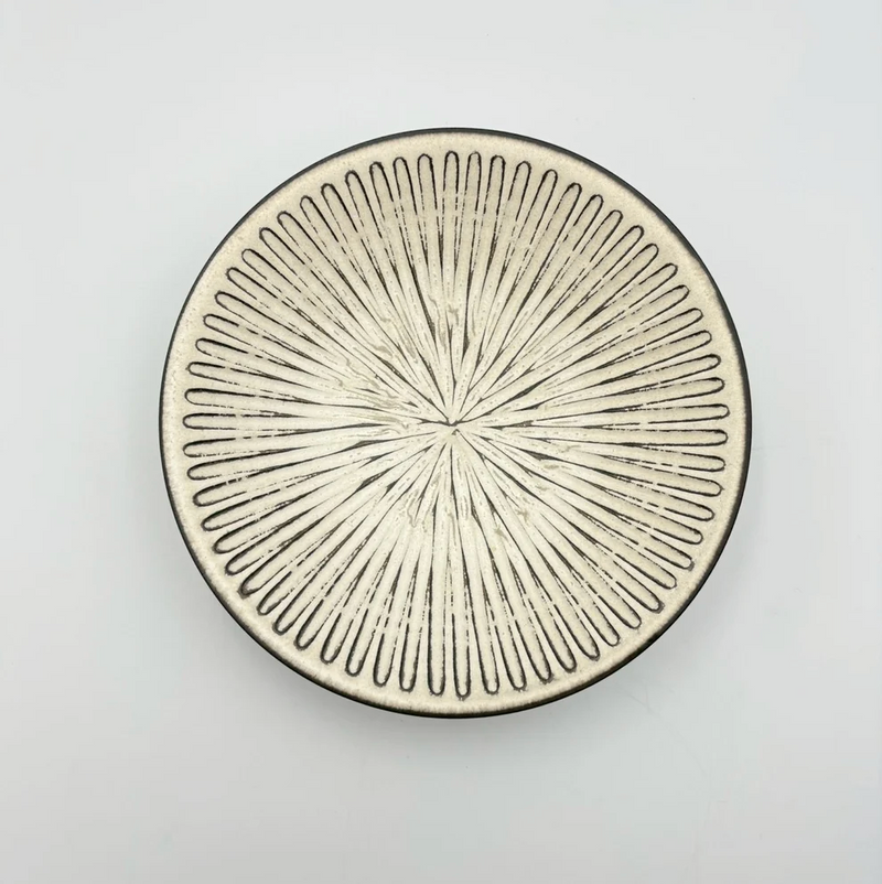 Hana Shinogi Plate, Medium, White