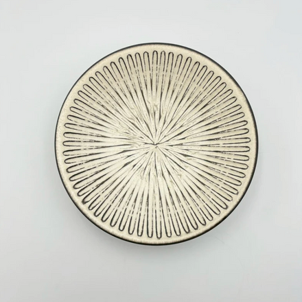 Hana Shinogi Plate, Medium, White