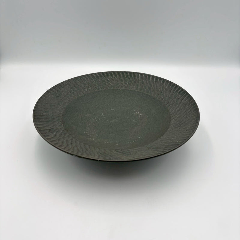 Shinogi Rim Plate, Large, Black