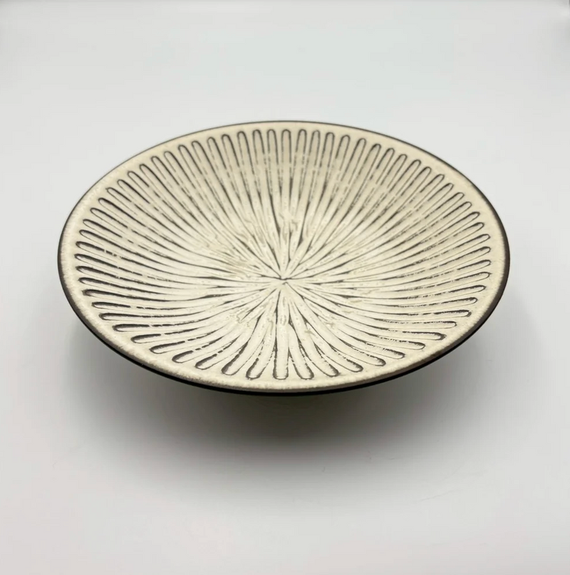 Hana Shinogi Plate, Medium, White