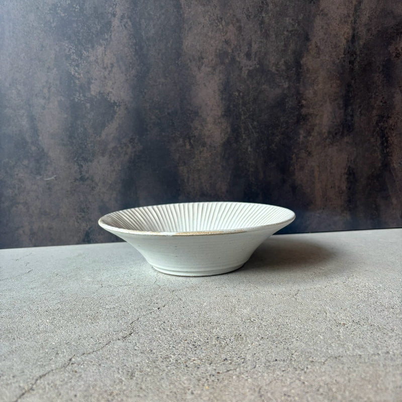 White matte shinogi 7-sun flat bowl