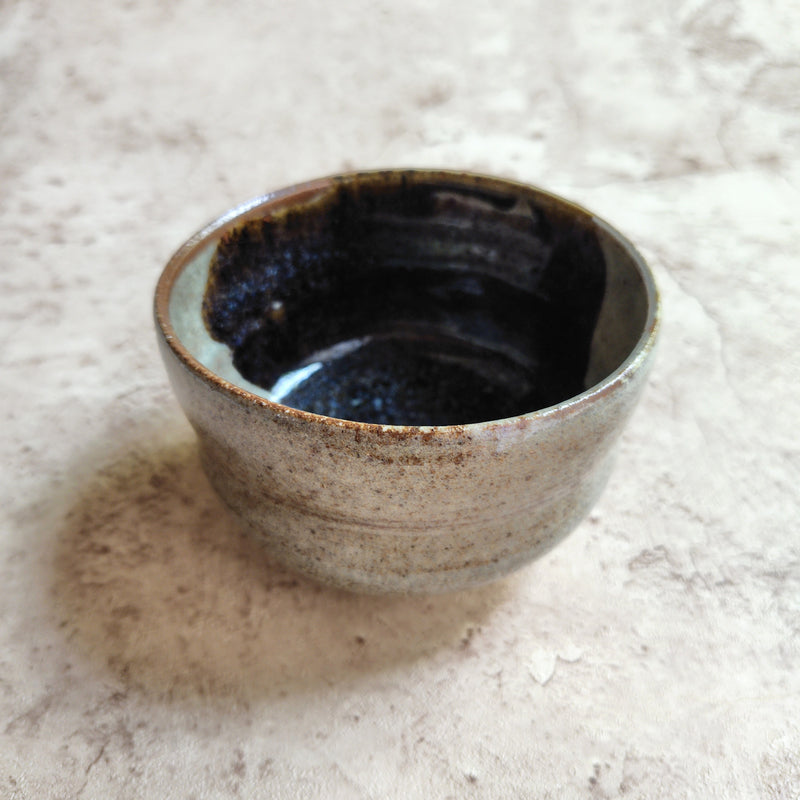 Oni-unofu-glazed indented tea bowl