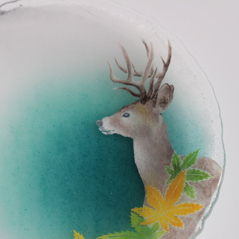 初秋の鹿　Deer in the Early Autumn Forest