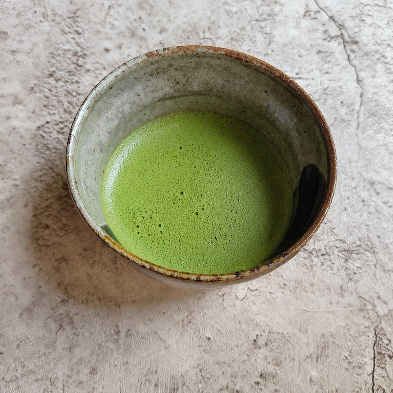 Oni-unofu-glazed indented tea bowl