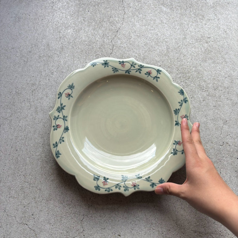 Nozberry 8-inch Rimmed Plate