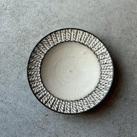 Cord-patterned Shinogi Rim Plate, Medium, White