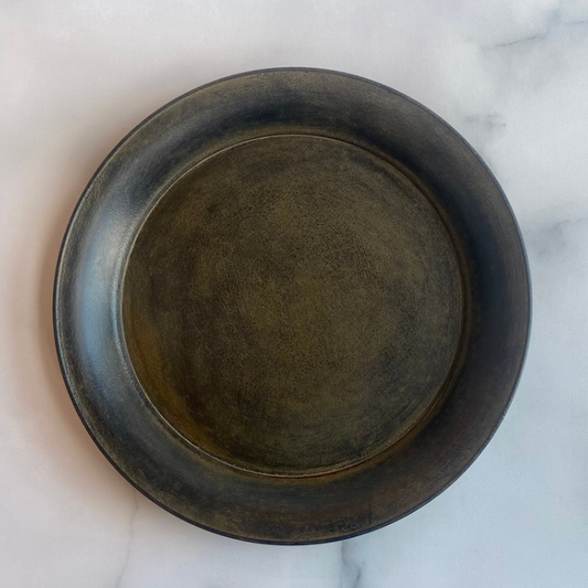 White lacquer 8 sun rimmed plate