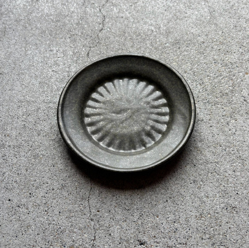 Hiromatsu Hirotaka Mountain Plate Round S olive