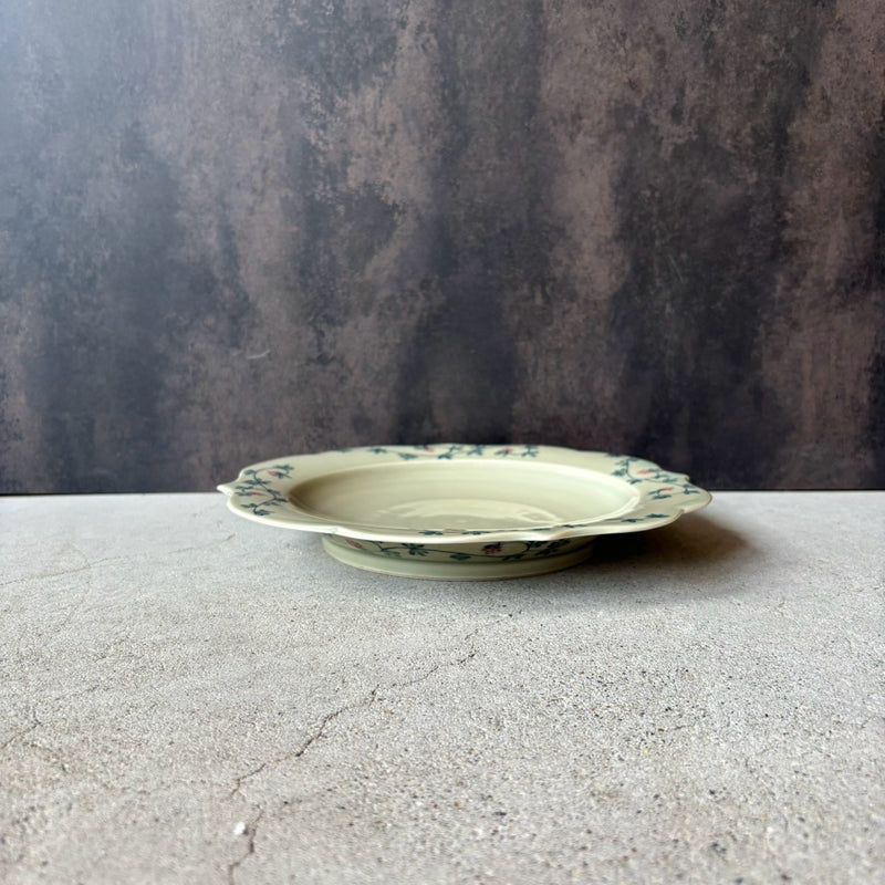 Nozberry 8-inch Rimmed Plate