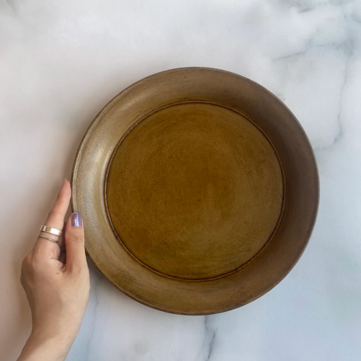 8寸 rimmed plate, brown lacquer