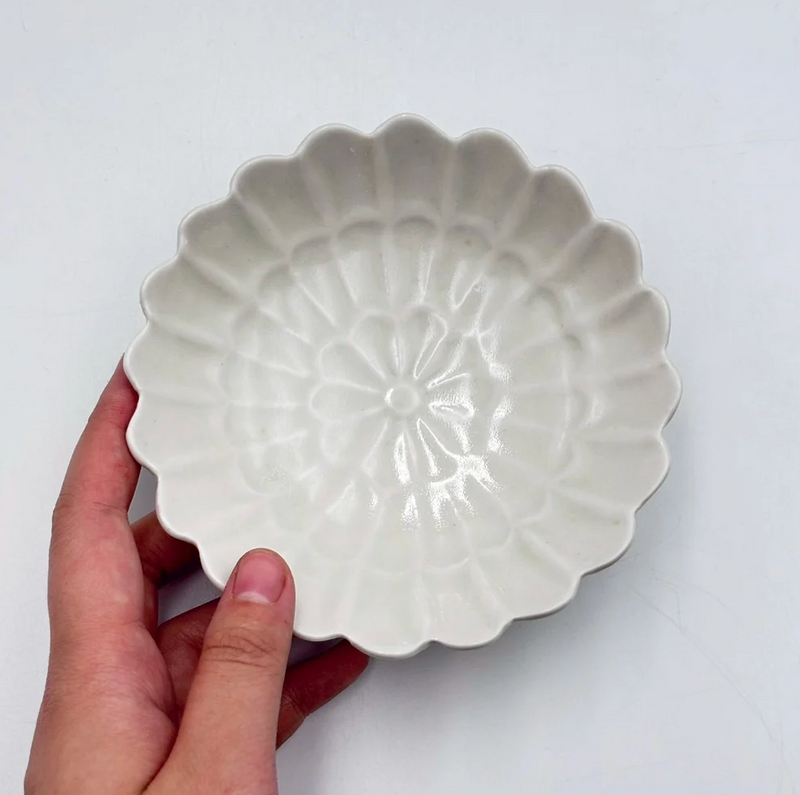 Gray-blue celadon Chrysanthemum 4-inch bowl