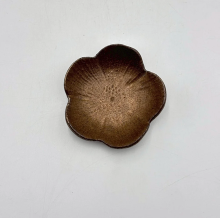 Bronze-glazed hibiscus bean plate