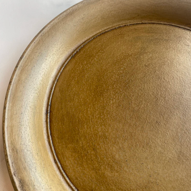 8寸 rimmed plate, brown lacquer
