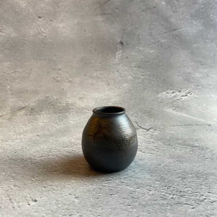 Seaweed-wrapped vase