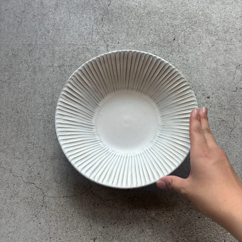 White matte shinogi 7-sun flat bowl