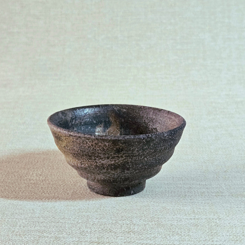 備前窯変井戸酒呑。京都から世界へお届けします