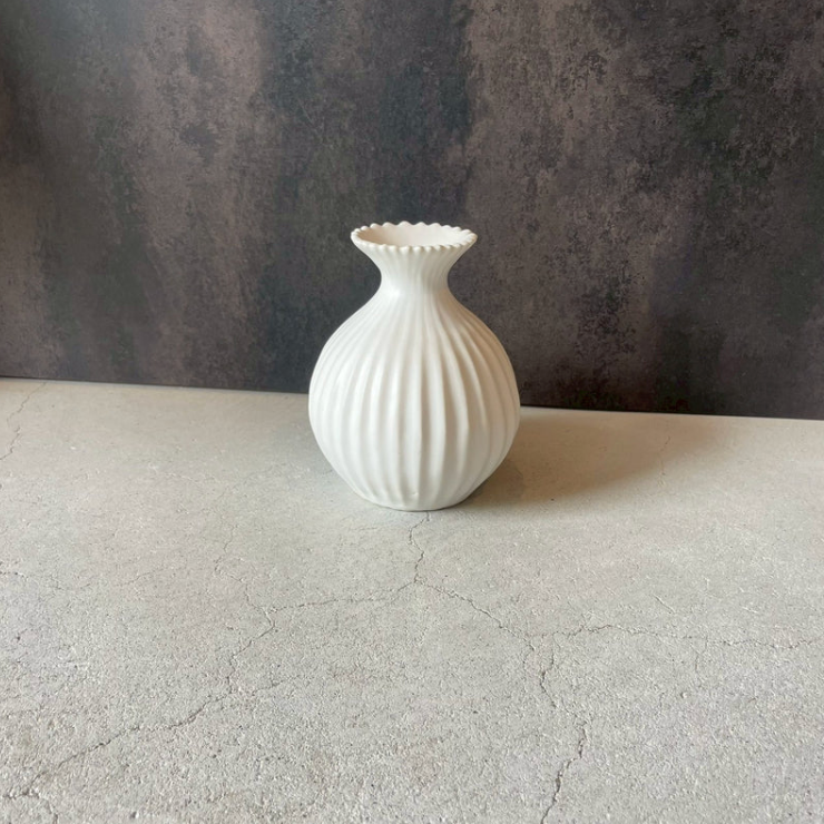 Vase D White