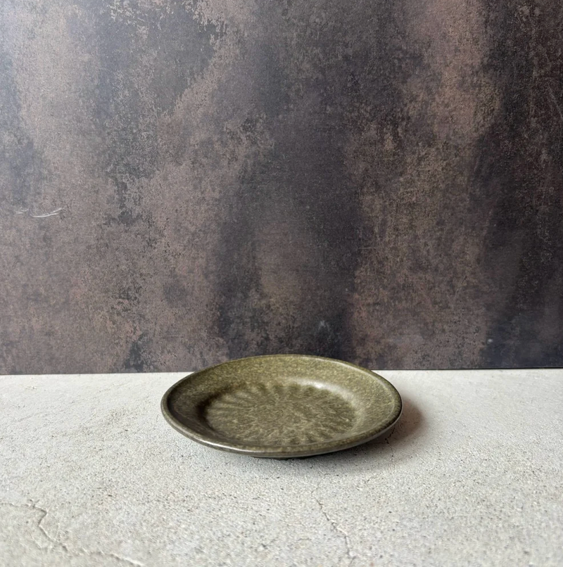 Hiromatsu Hirotaka Mountain Plate Round S olive
